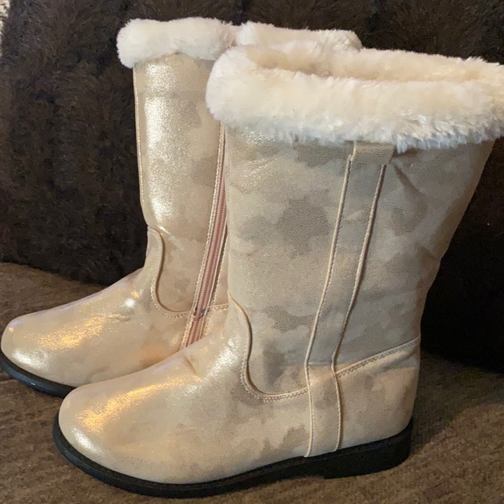 Glitter and glam little girl fuzzy top boots size 2